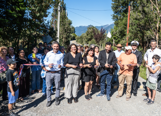 Inauguran mejoramiento del camino ribereño sur de Lago Chapo